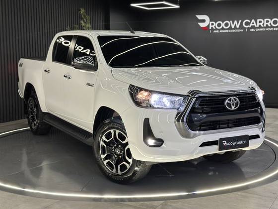 TOYOTA HILUX 2.8 D-4D TURBO DIESEL CD SRV 4X4 AUTOMÁTICO